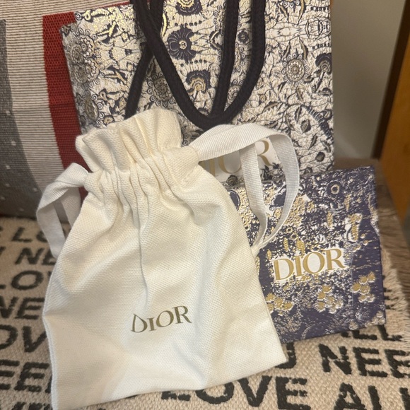 ✨ Dior ✨ Gold Letter Pendant Necklace - Picture 7 of 7